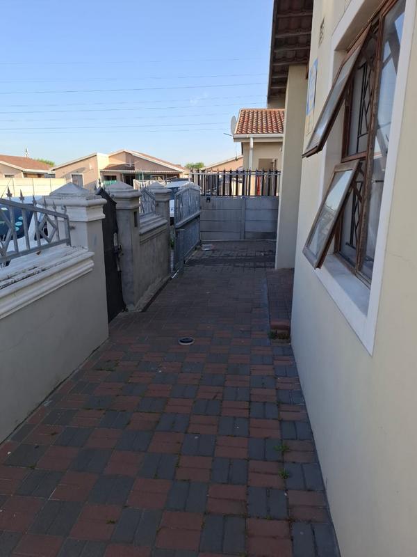 2 Bedroom Property for Sale in Lentegeur Western Cape